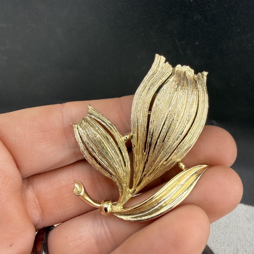Vintage Brooch Lot Bird Flower Dog Leaf Heart - Picture 10 of 12